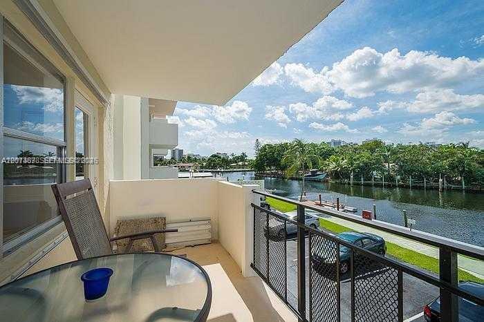 401 Golden Isles Dr # 211 — Photo 2
