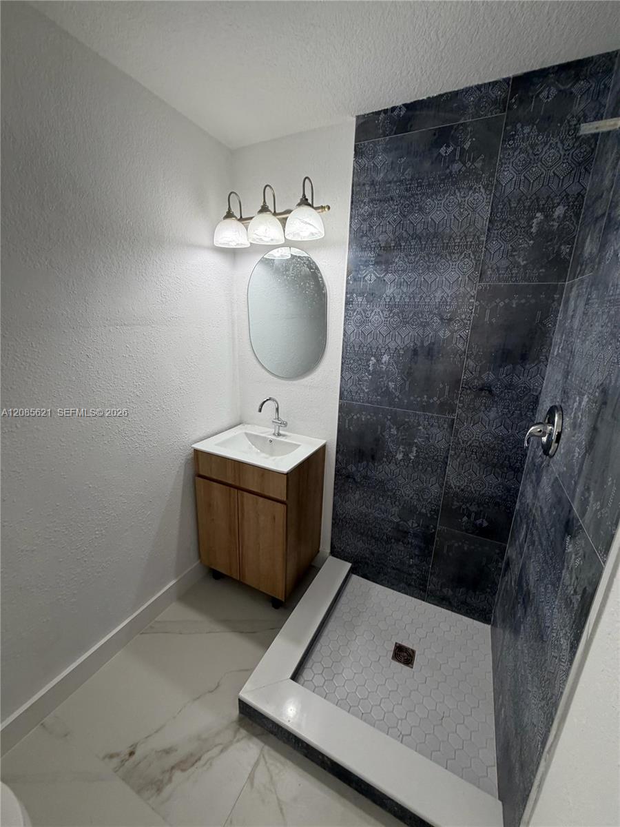 2424 SW 21st Ter # 0 — Photo 4