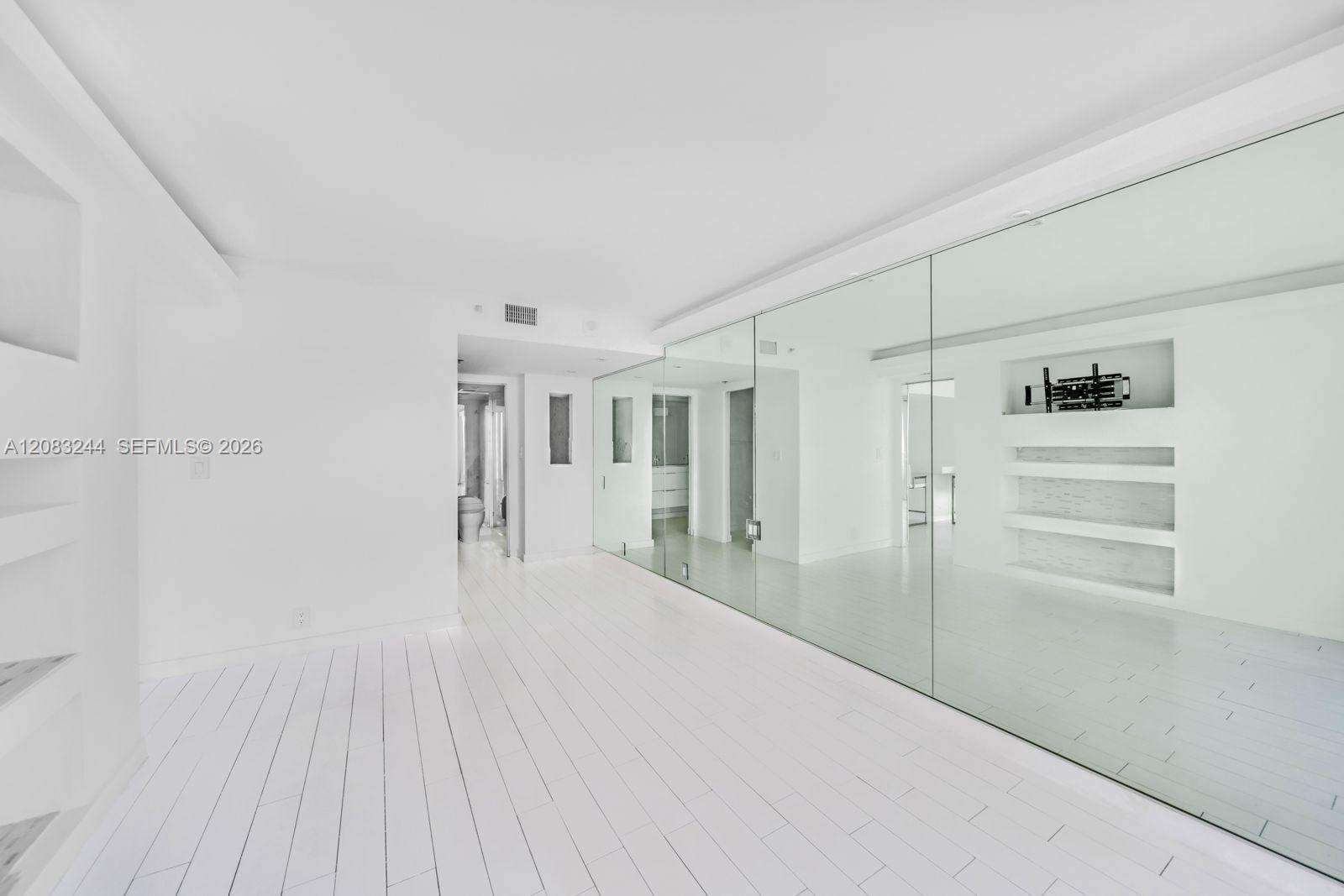 7601 E Treasure Dr # 2016 — Photo 2