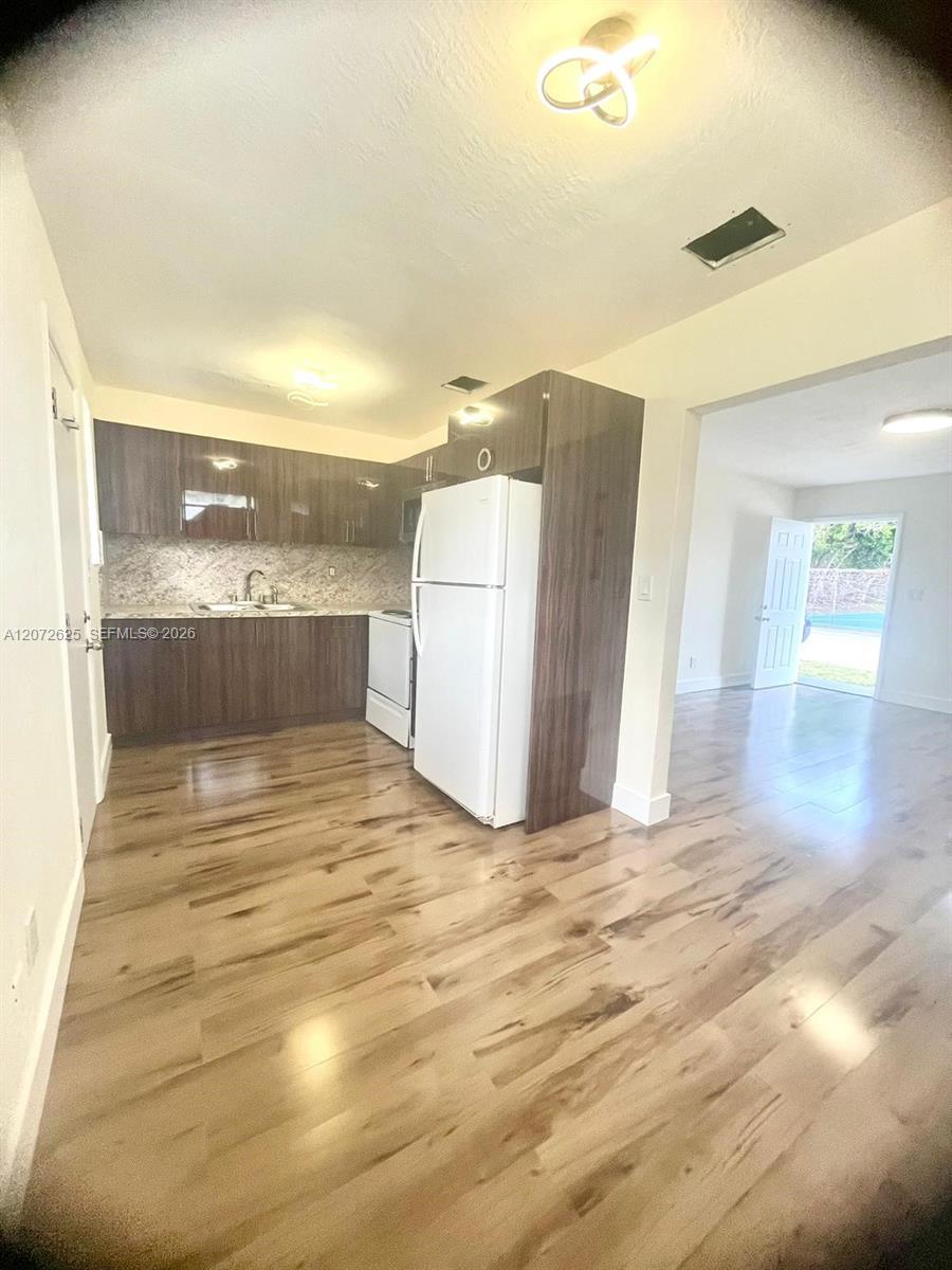15350 NE 14th Ct — Photo 4