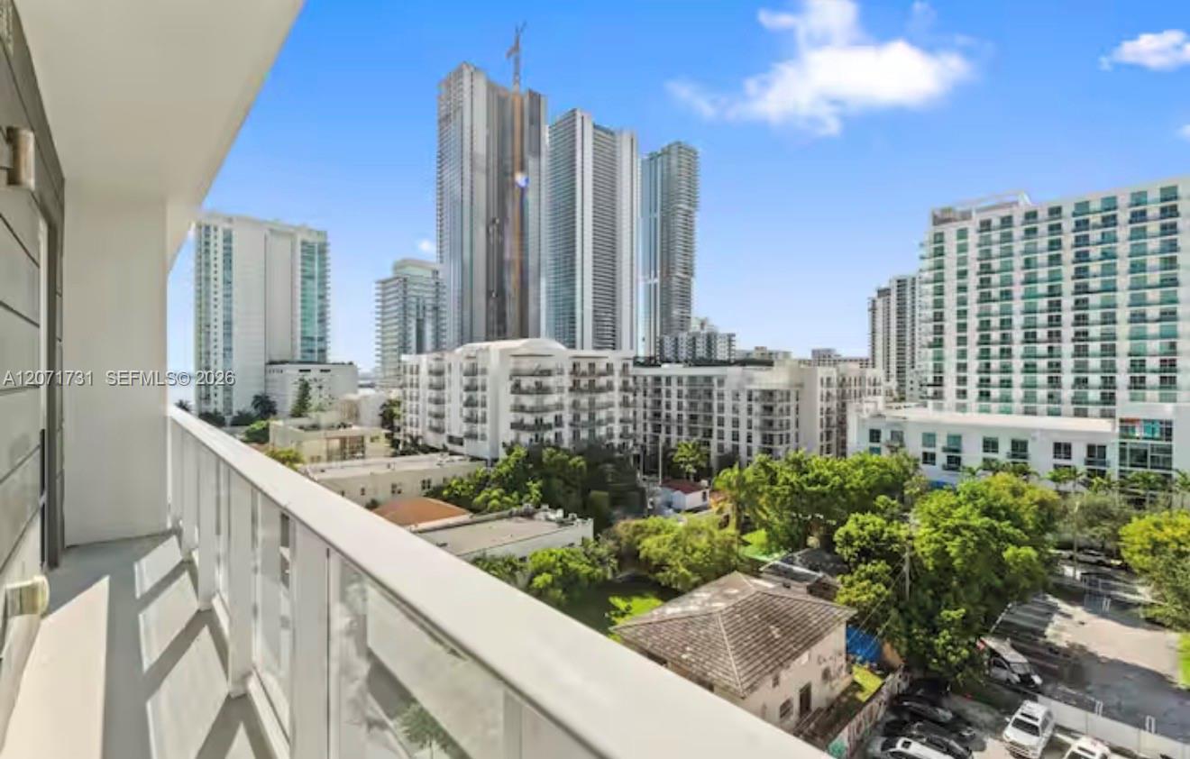 321 NE 26th St # 811 View 1