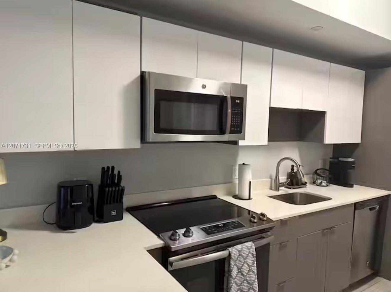 321 NE 26th St # 811 View 11