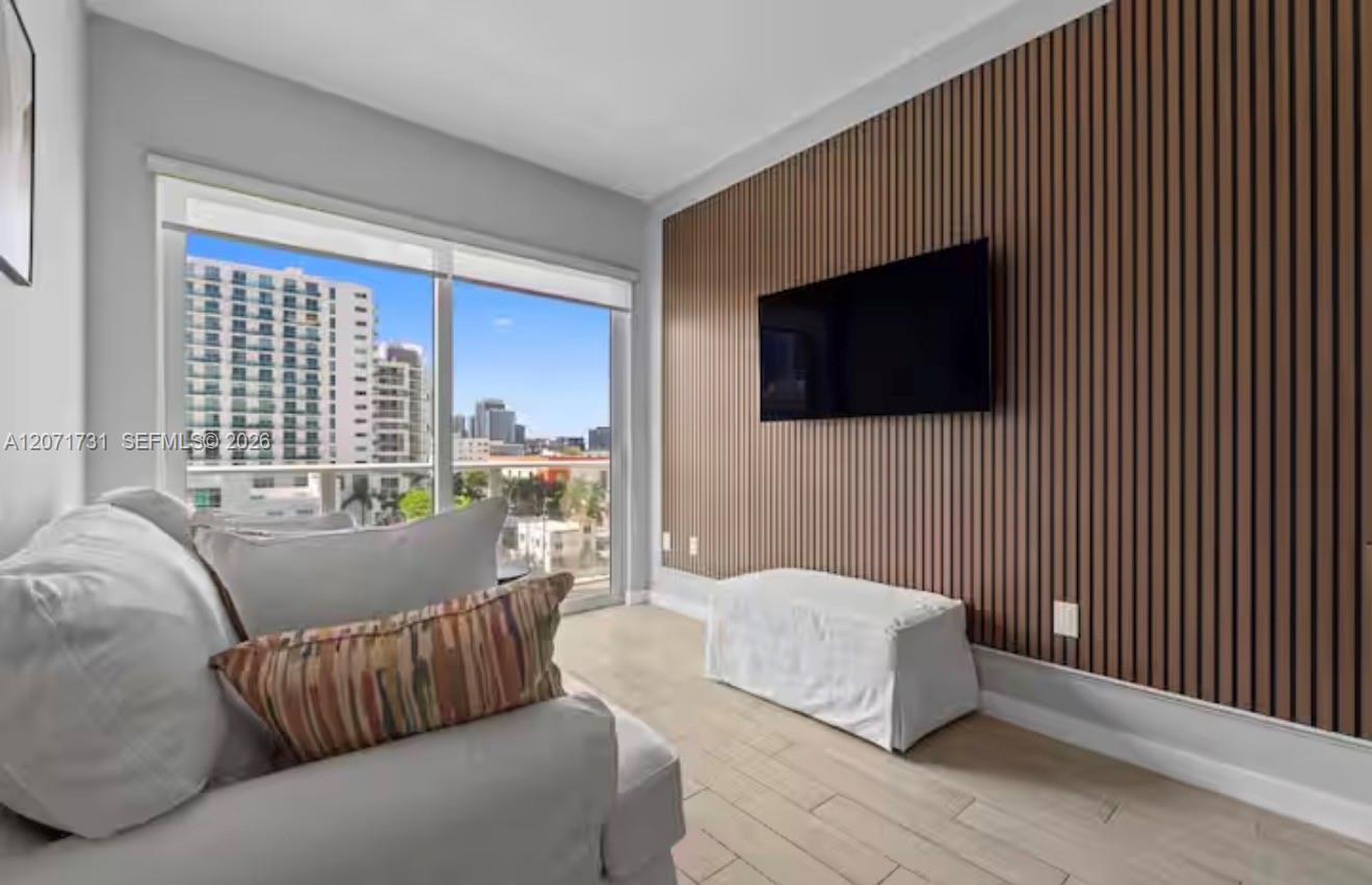 321 NE 26th St # 811 View 12