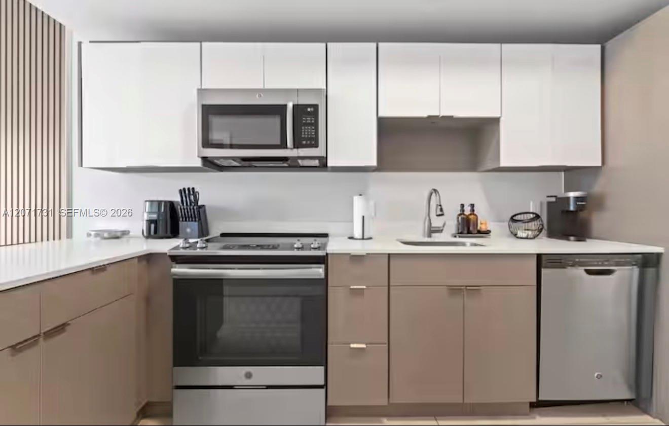 321 NE 26th St # 811 View 9