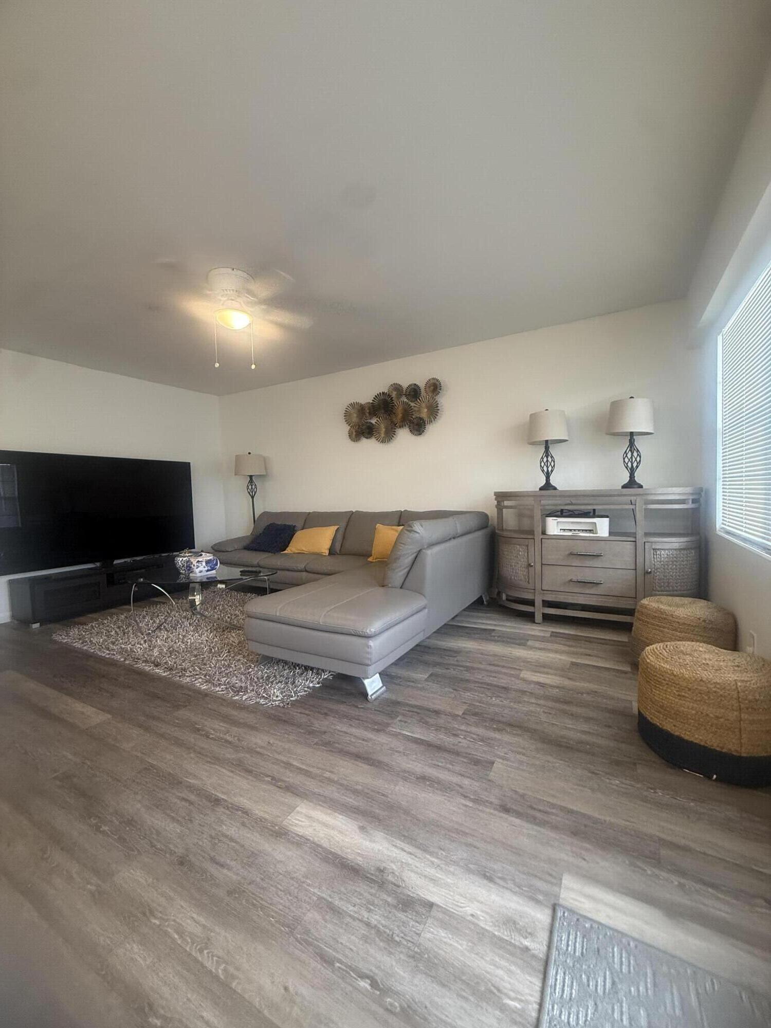 209 Brighton E — Photo 4