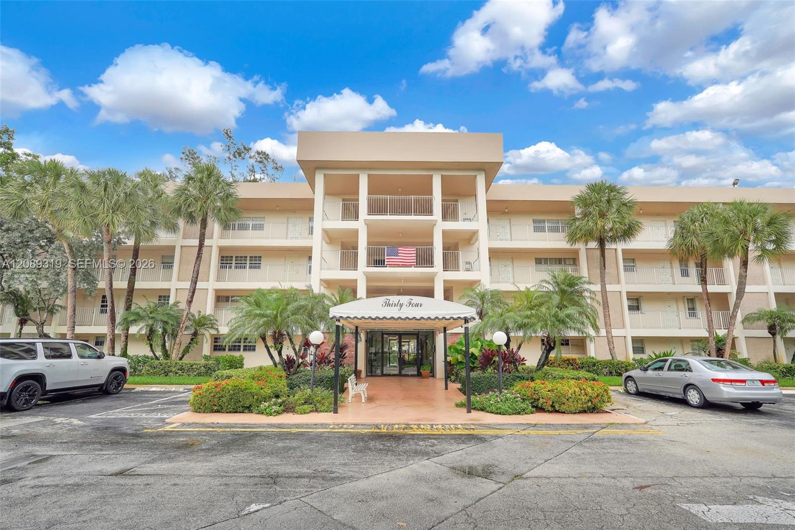 3051 S Palm Aire Dr # 308 — Photo 2