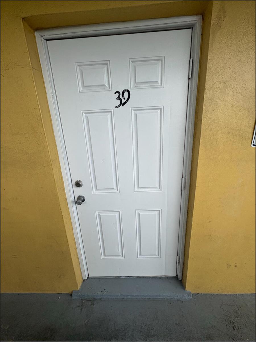 1501 Crescent Circle # E39, Lake Park FL 33403