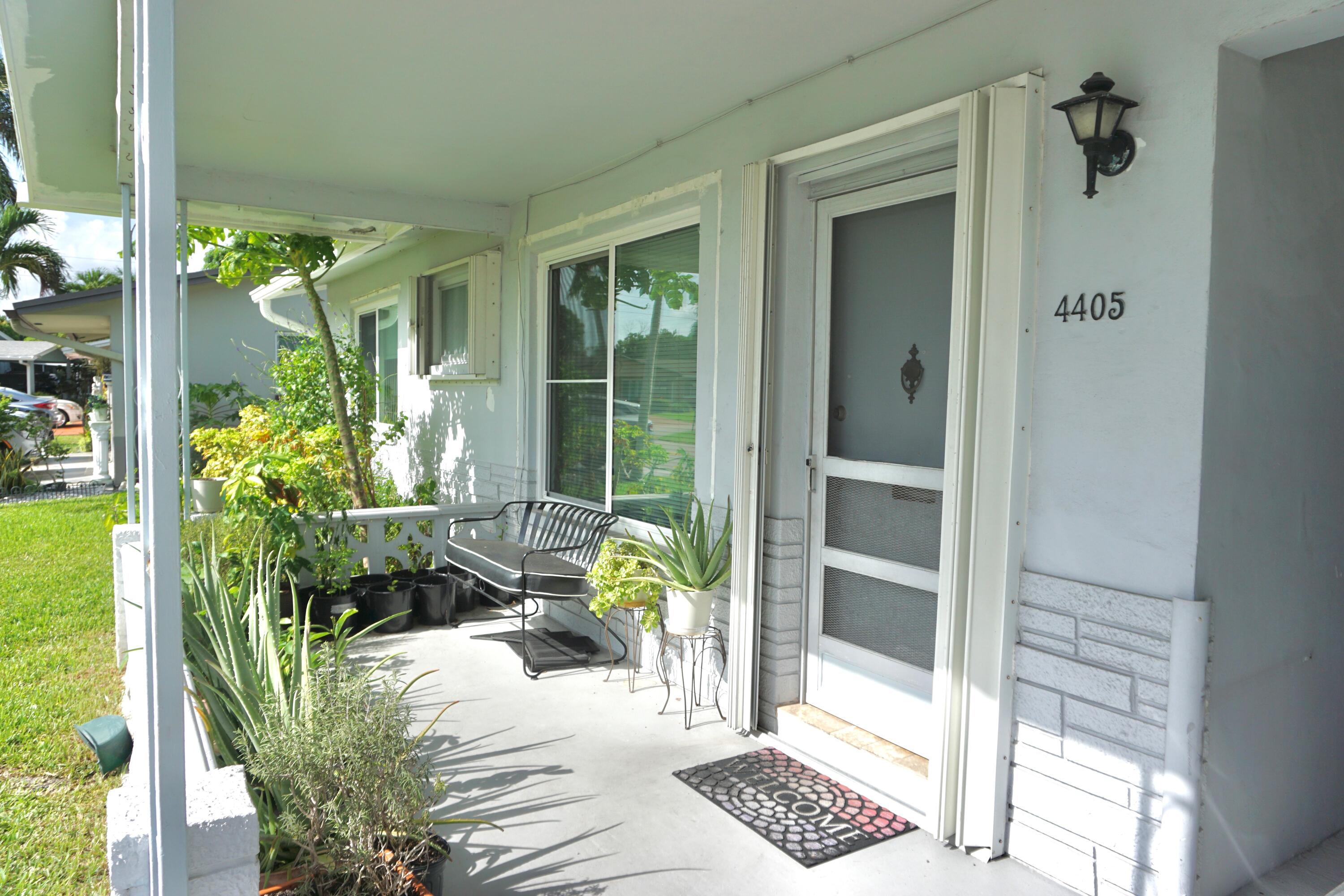 4405 NW 48th Avenue — Photo 2