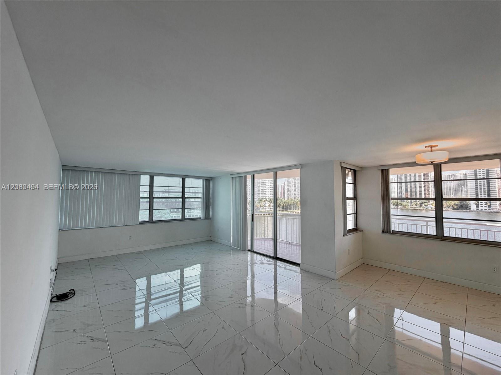18081 Biscayne Blvd # 504 — Photo 2