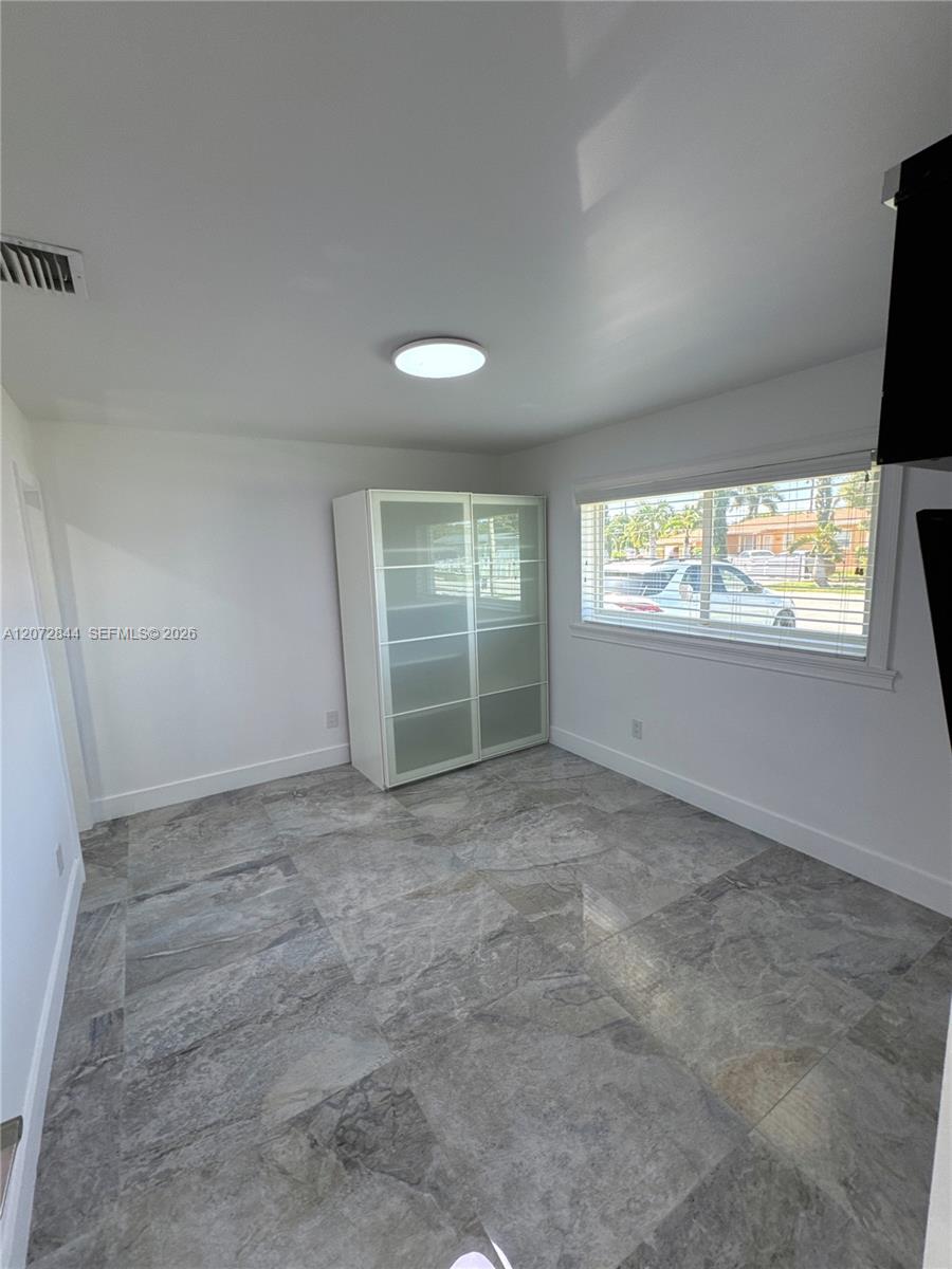 5500 NW 178th Ter — Photo 2