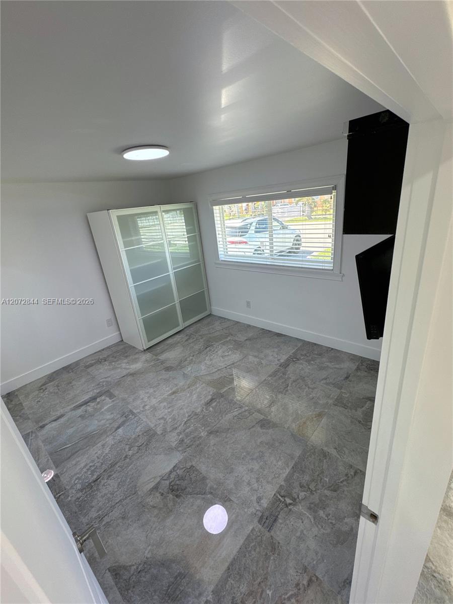 5500 NW 178th Ter — Photo 4