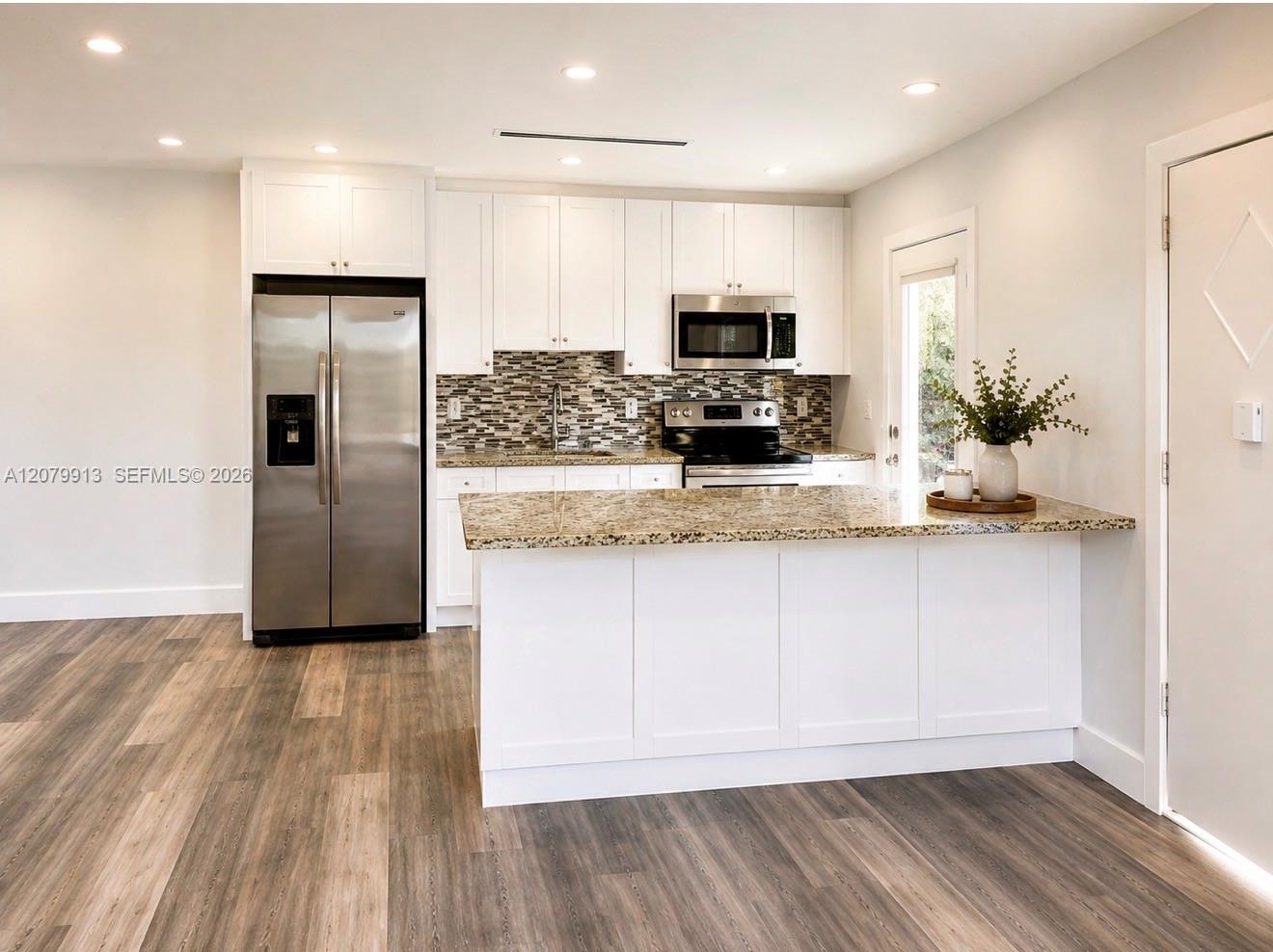6910 Bay Dr # 6 — Photo 3