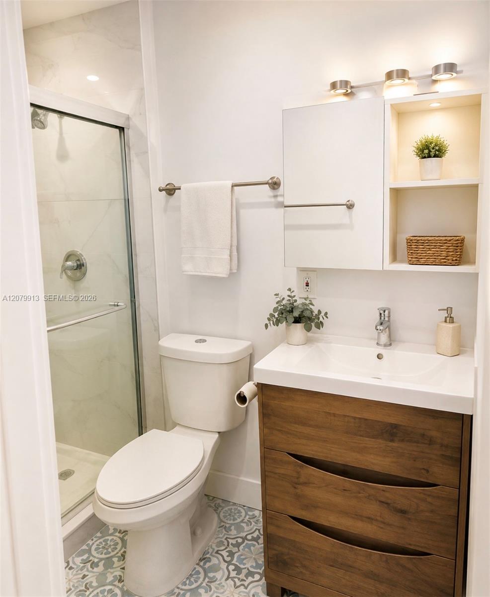 6910 Bay Dr # 6 — Photo 4