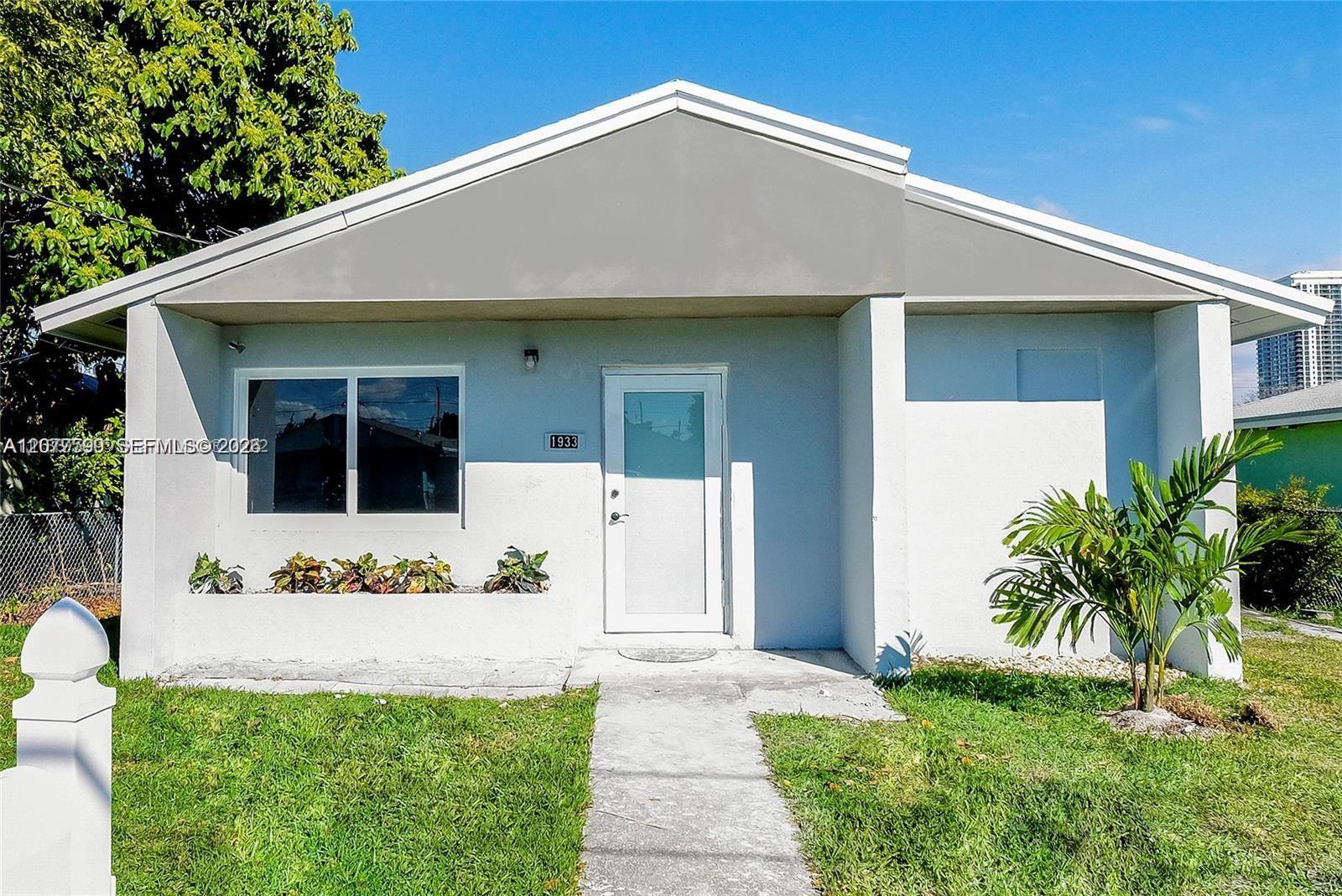 1933 NW 2nd Ct, Miami FL 33136