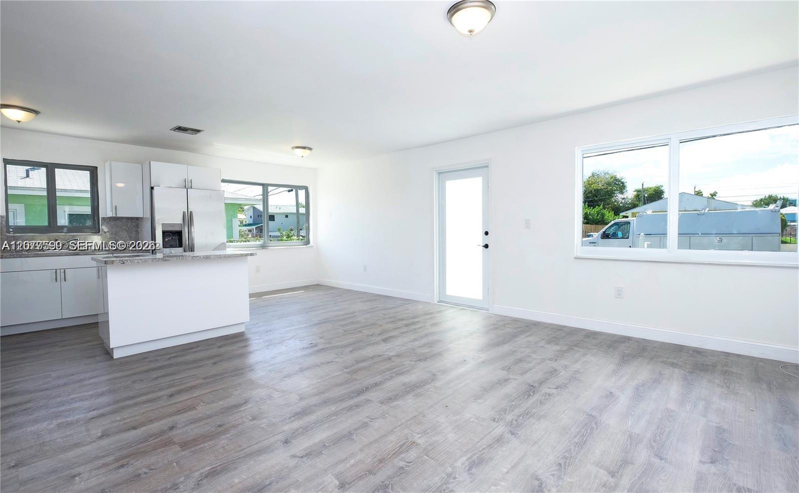 1933 NW 2nd Ct — Photo 5