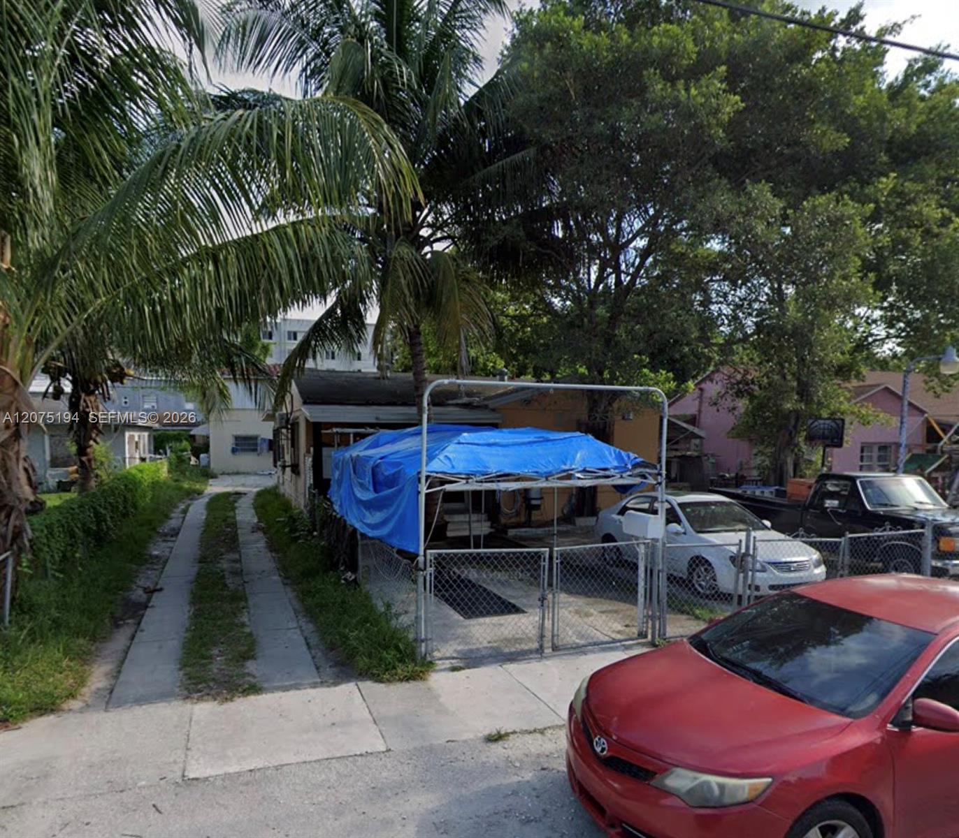 2283 NW 35th St, Miami FL 33142