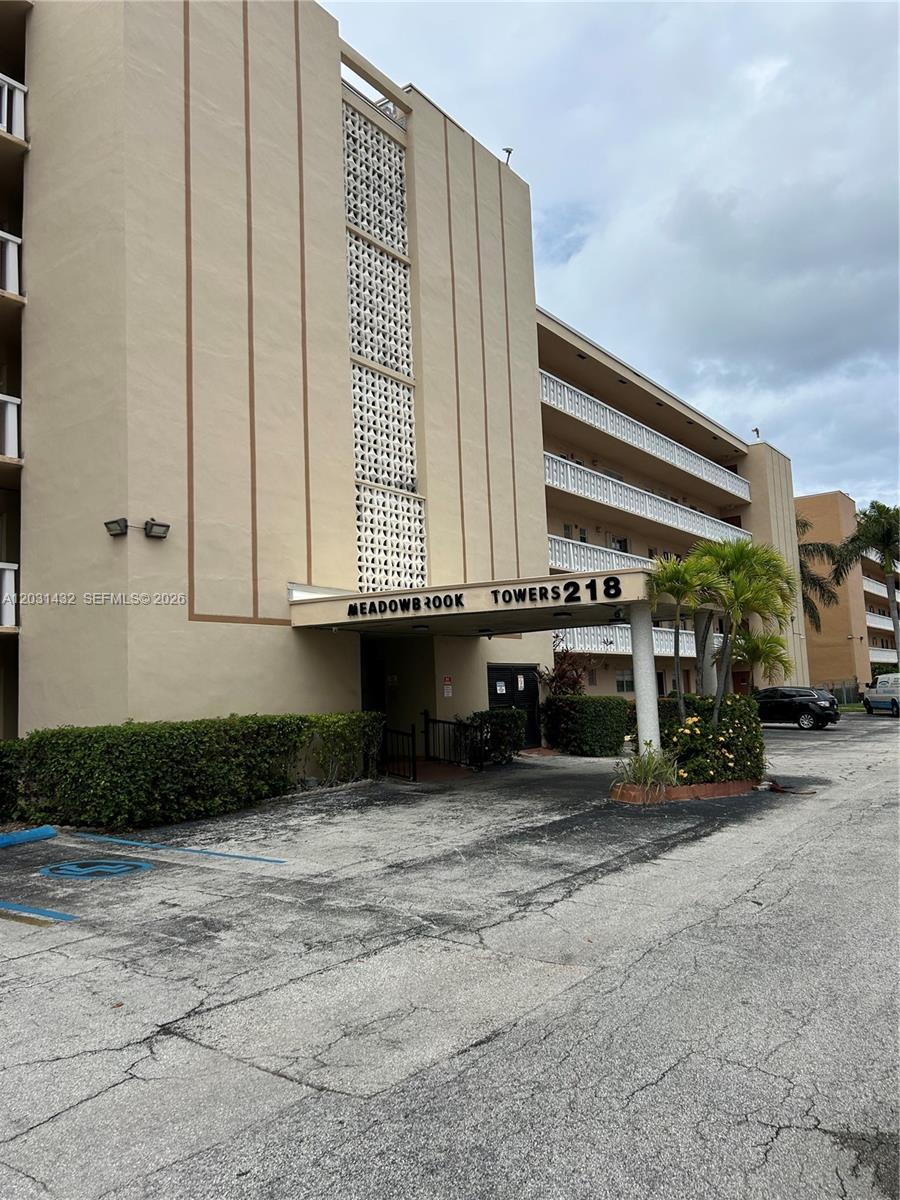 218 NE 12th Ave # 203, Hallandale Beach FL 33009