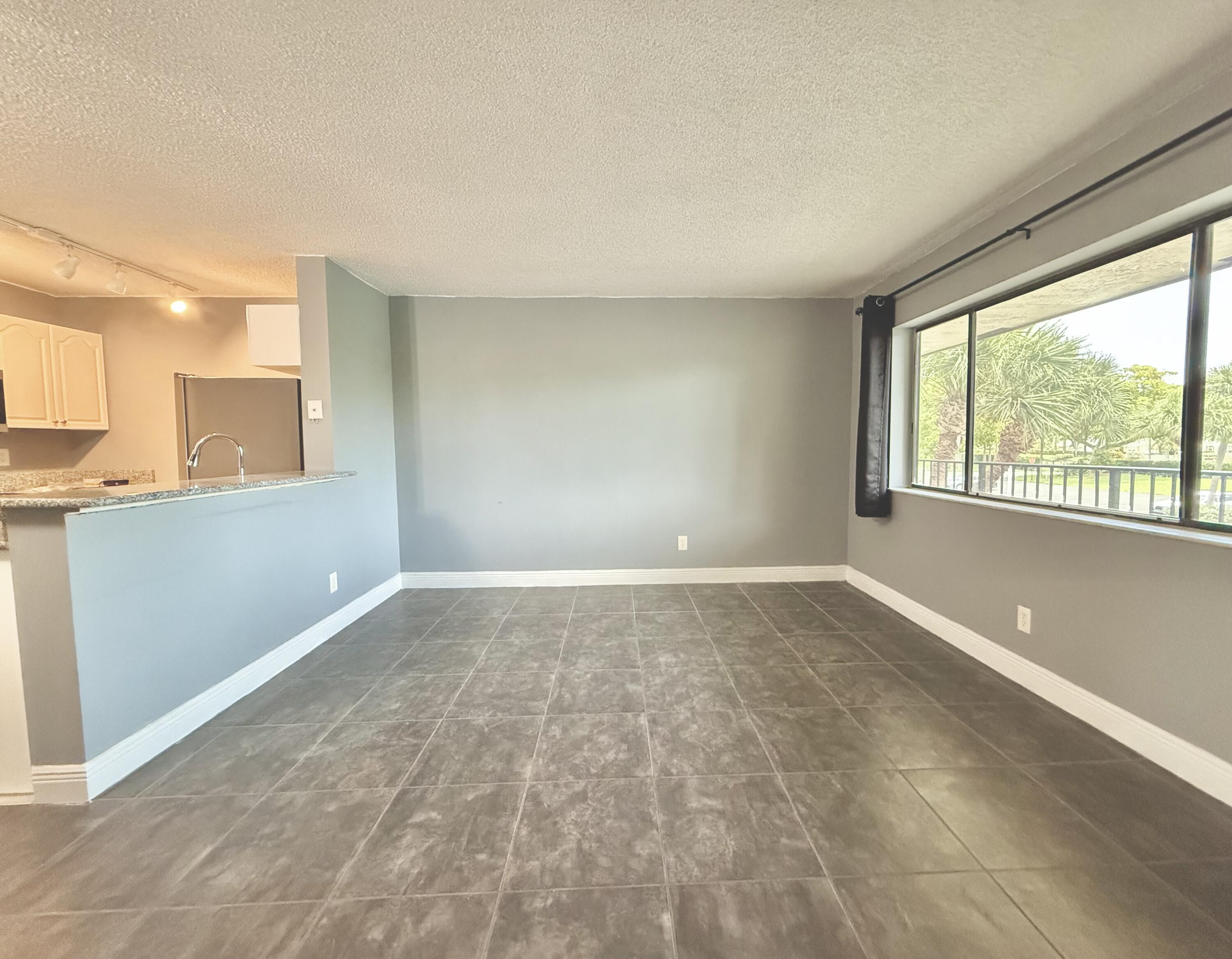 1625 Meadows Circle W — Photo 5