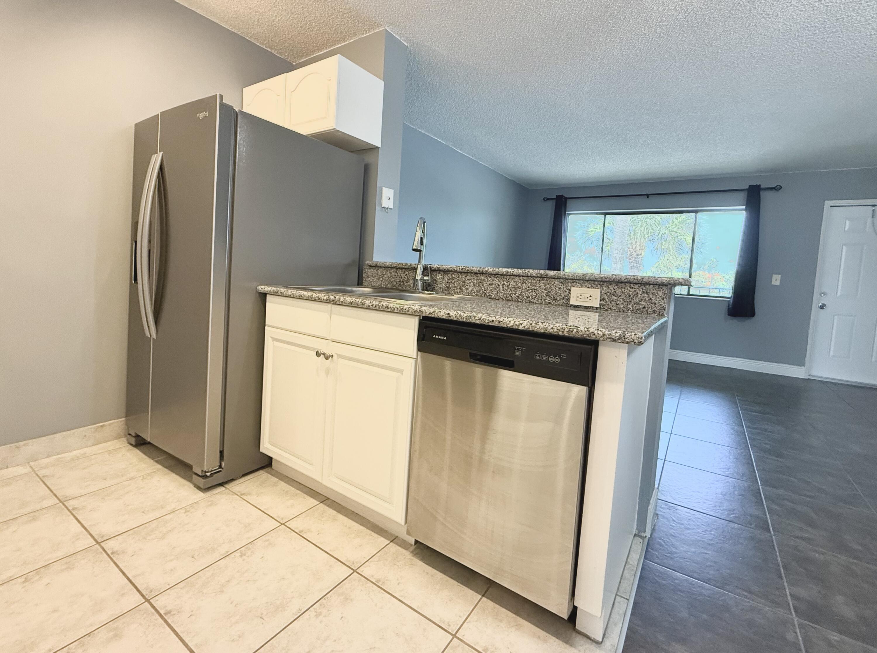 1625 Meadows Circle W — Photo 3