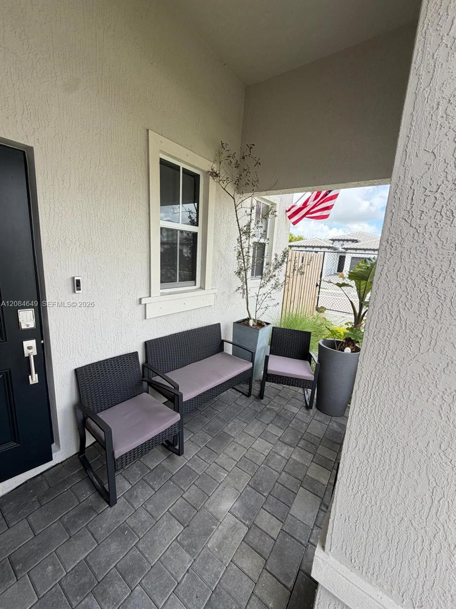 2618 SE 9th St — Photo 4