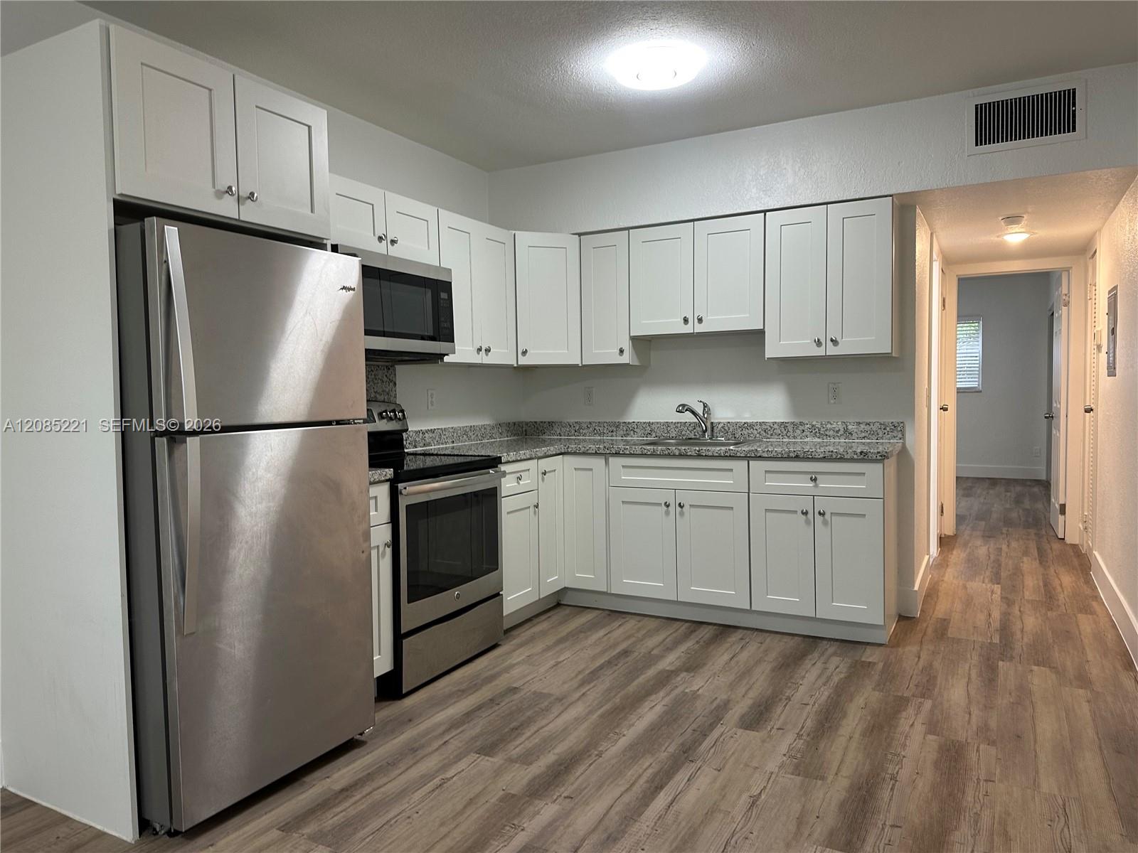1928 Jefferson St # 4 — Photo 2