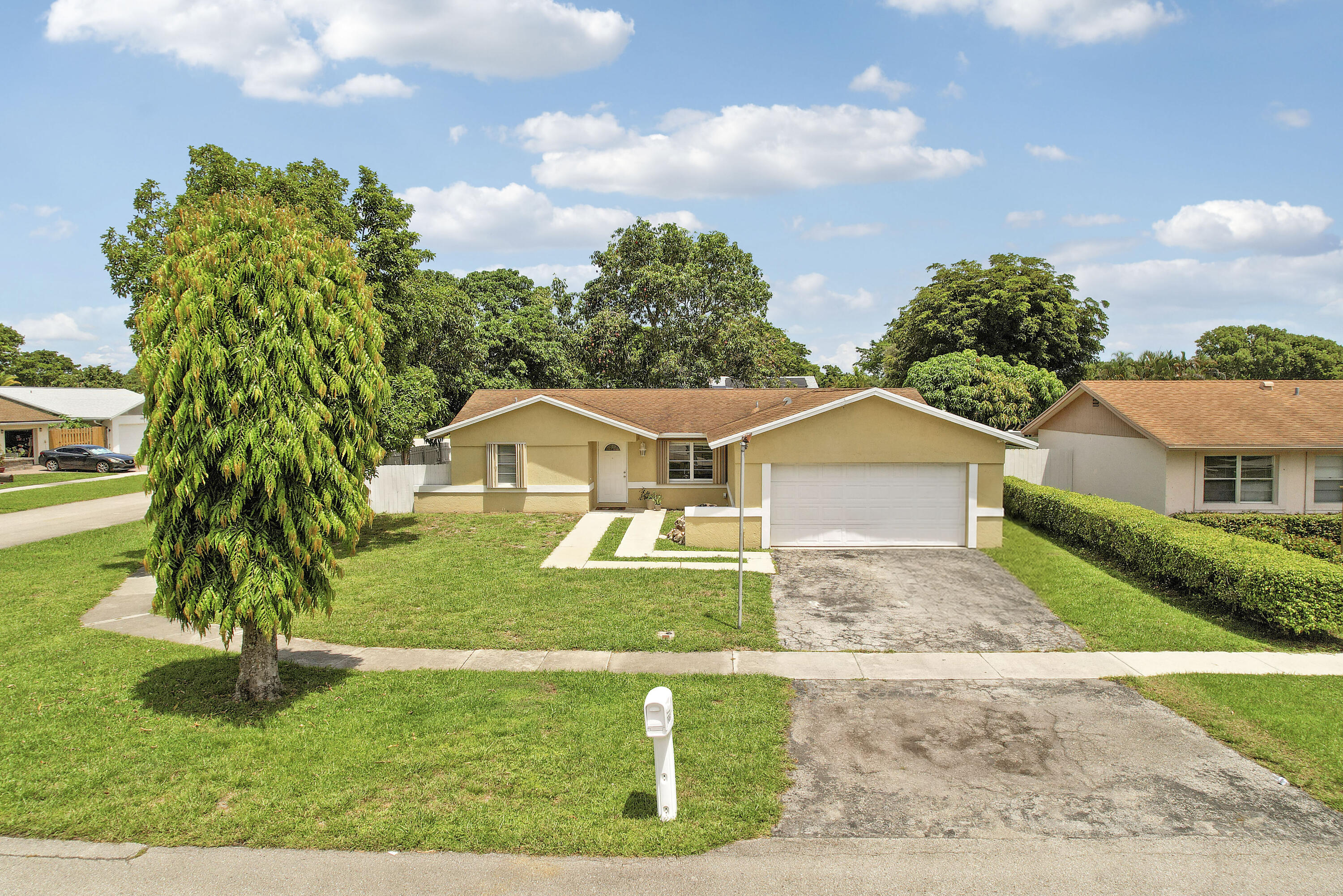 9235 Saddlecreek Drive, Boca Raton FL 33496