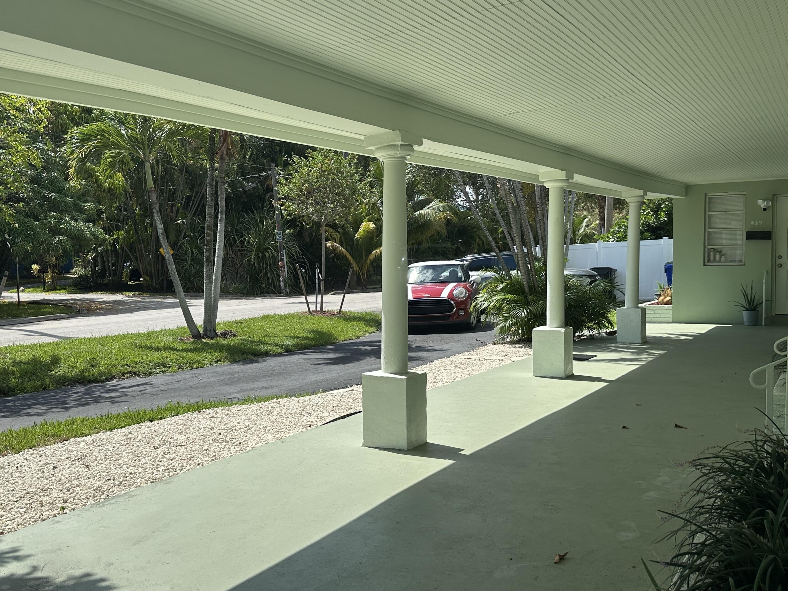 425 SW 18TH Avenue — Photo 3