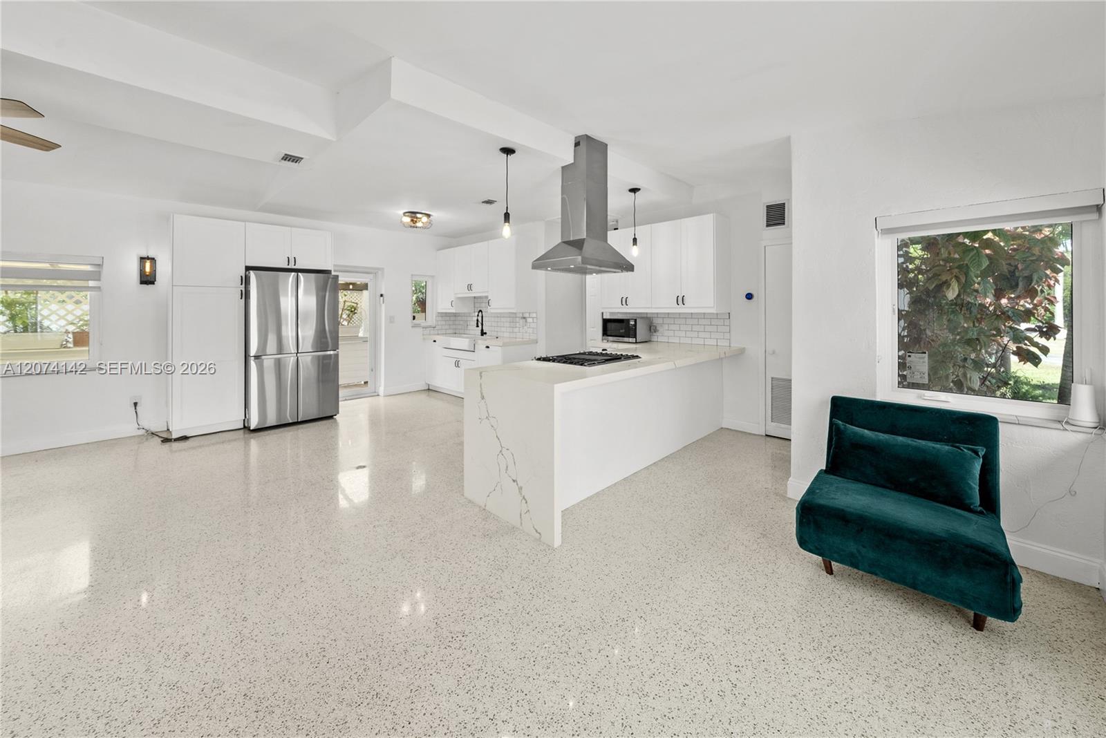 3130 SW 27th Ter — Photo 3