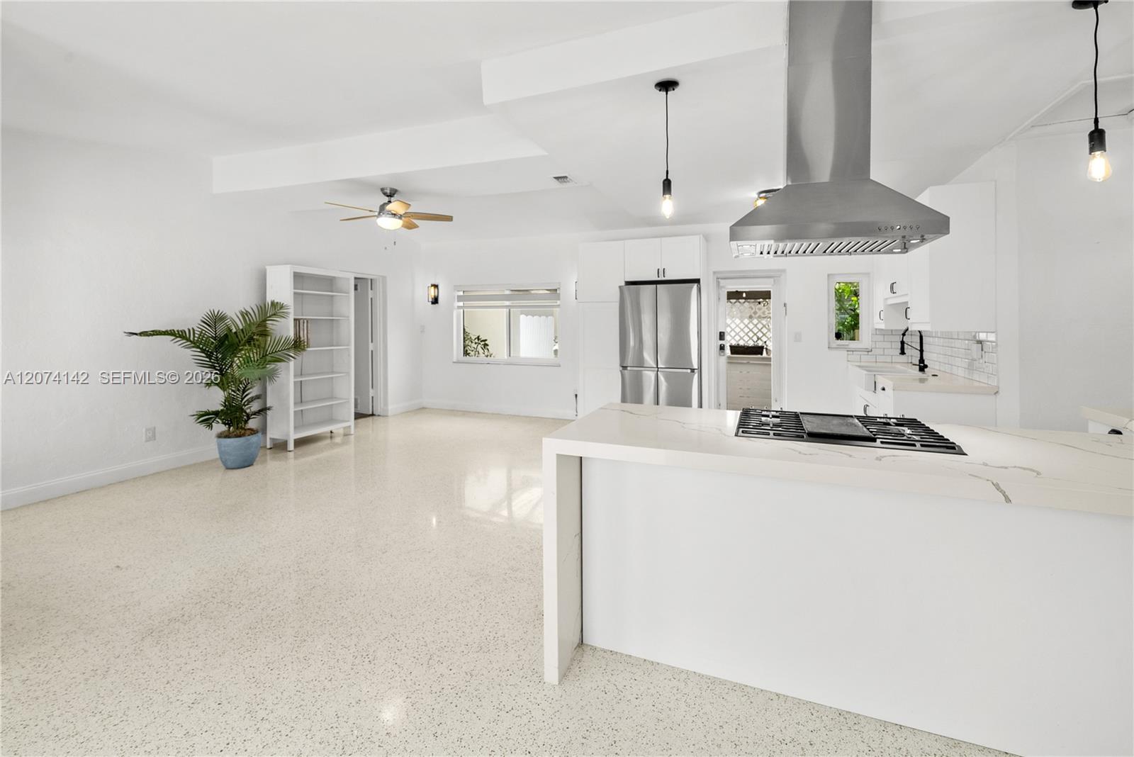 3130 SW 27th Ter — Photo 4