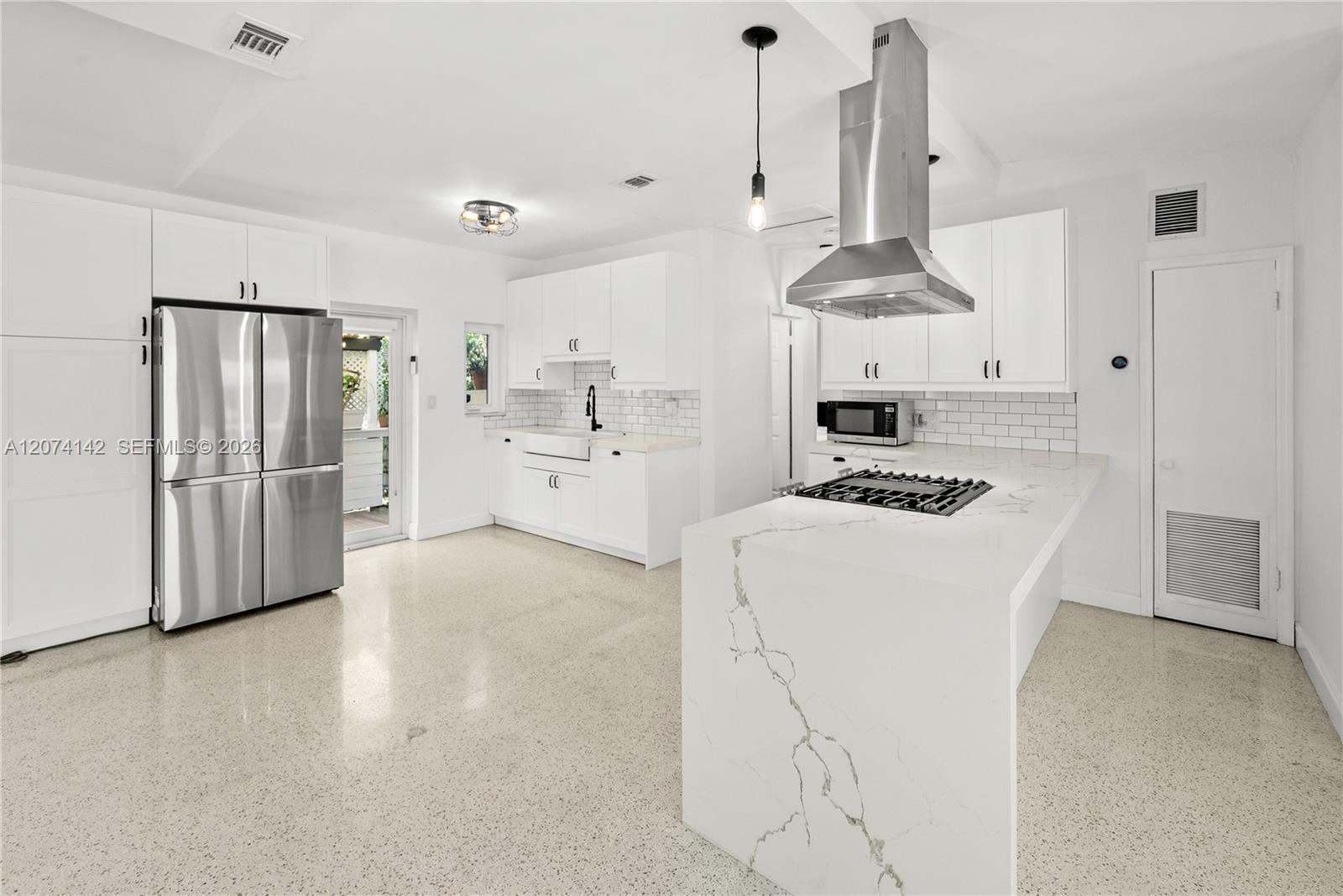 3130 SW 27th Ter — Photo 5
