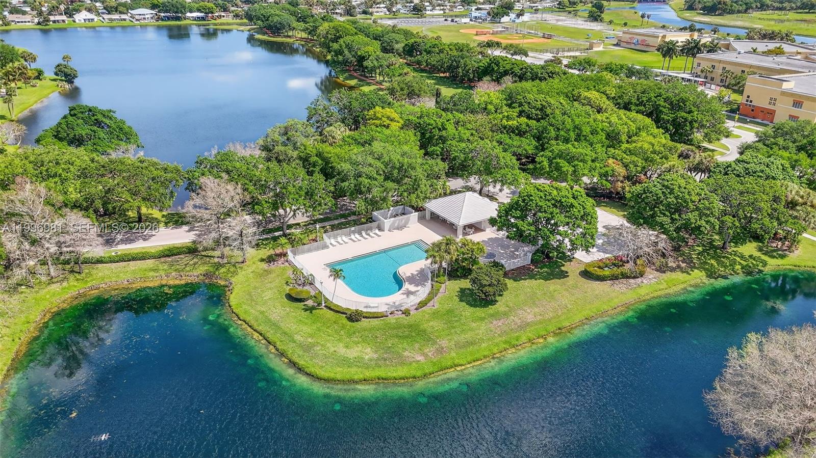 102 Sun Terrace Ct, Palm Beach Gardens FL 33403