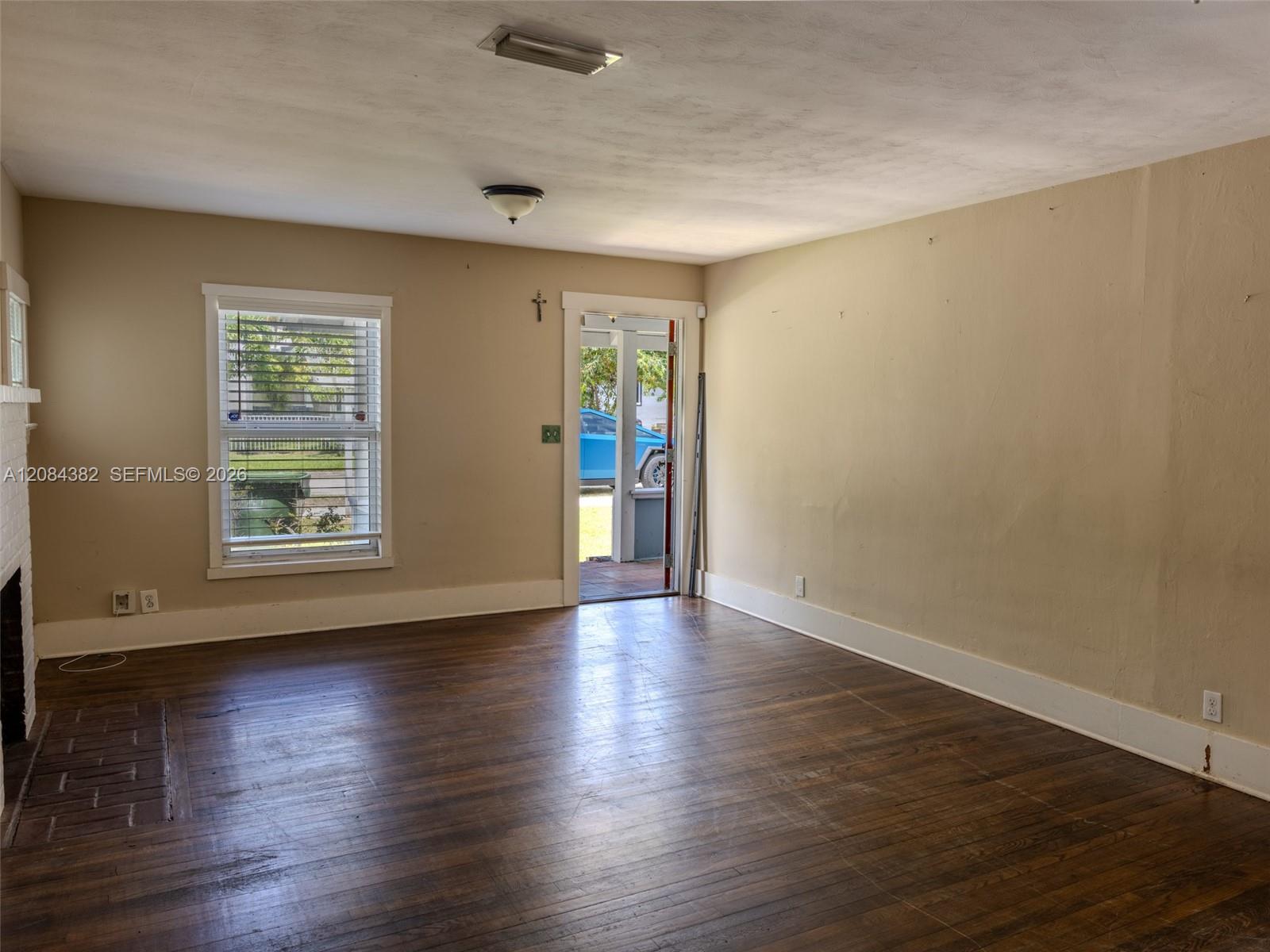 520 NE 129th St — Photo 3