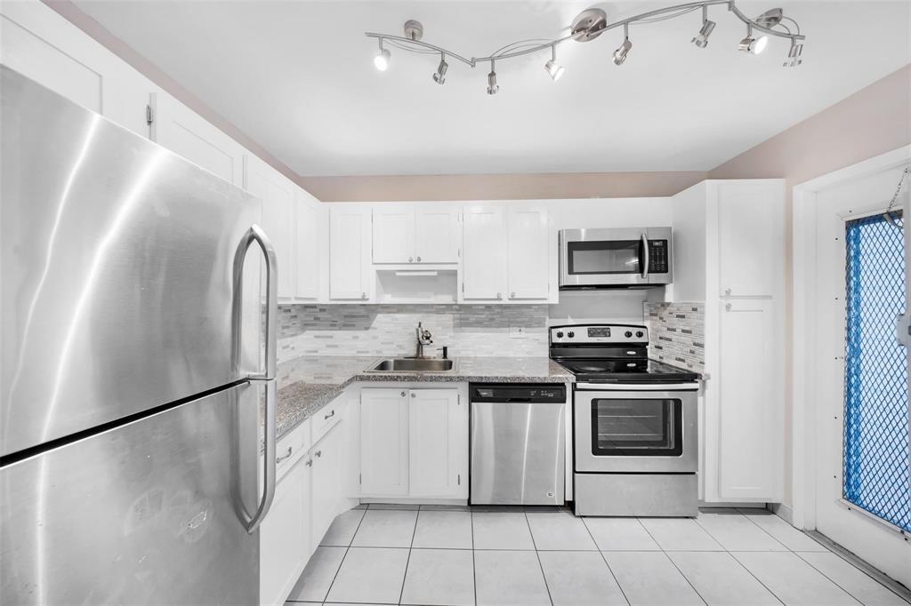 3051 S PALM AIRE Drive # 408 — Photo 3