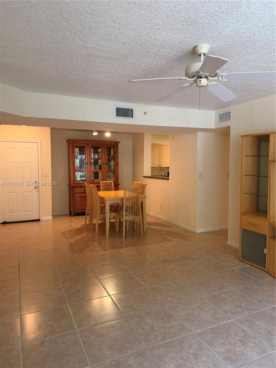 Entrance, Dinning/Living