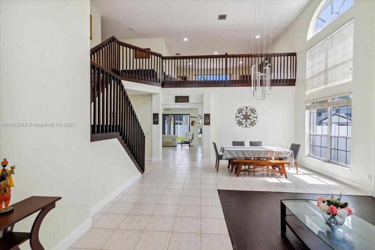 17956 SW 35th Dr — Photo 3