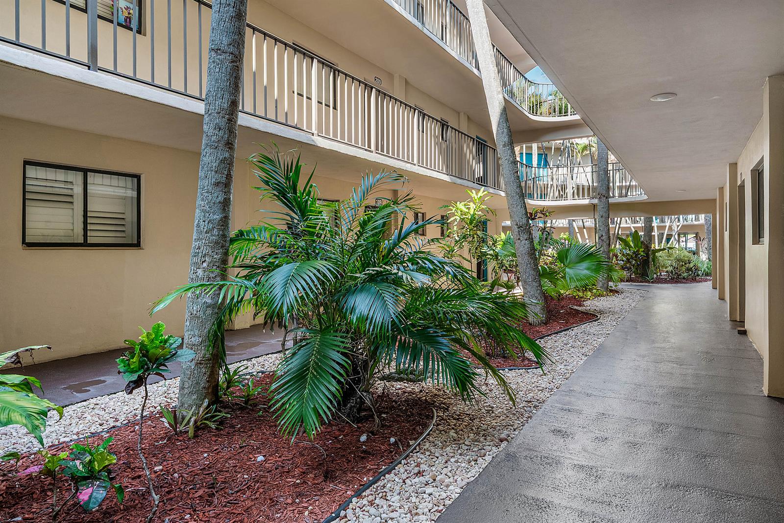 003-5190LasVerdesCircle-105-DelrayBeach-