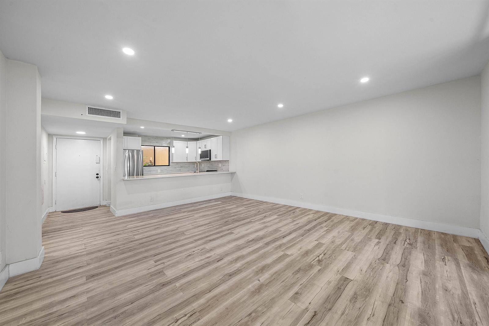 012-5190LasVerdesCircle-105-DelrayBeach-