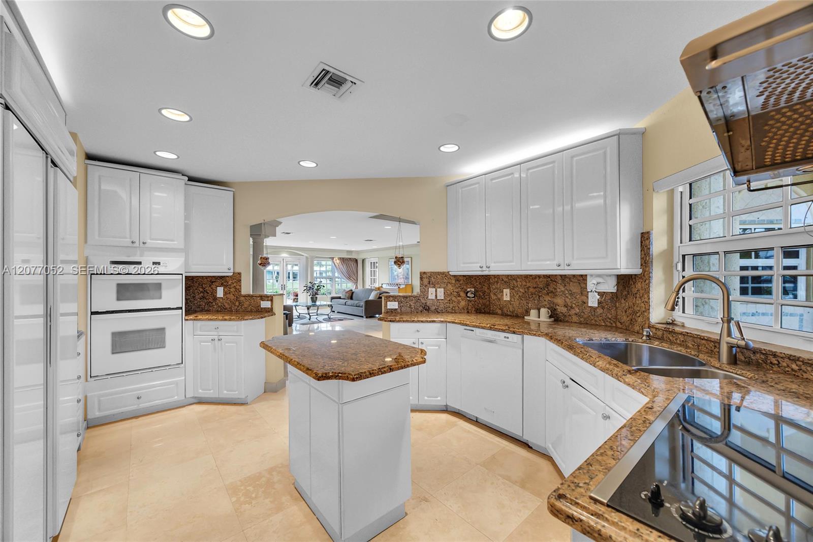 2523 SE 13th St — Photo 3
