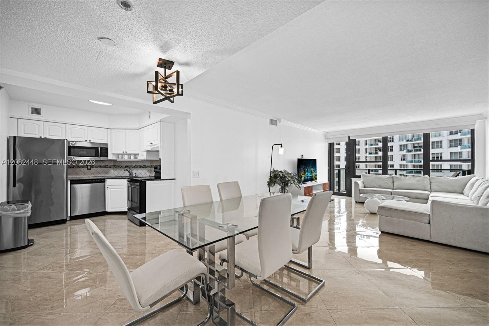 5225 Collins Ave # 1015 — Photo 2