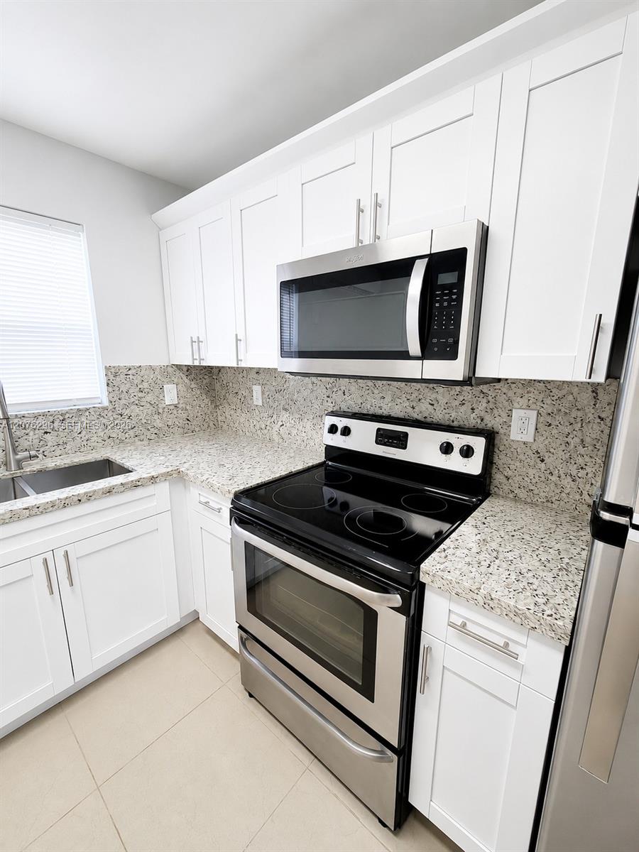 1723 Wiley St, Hollywood FL 33020