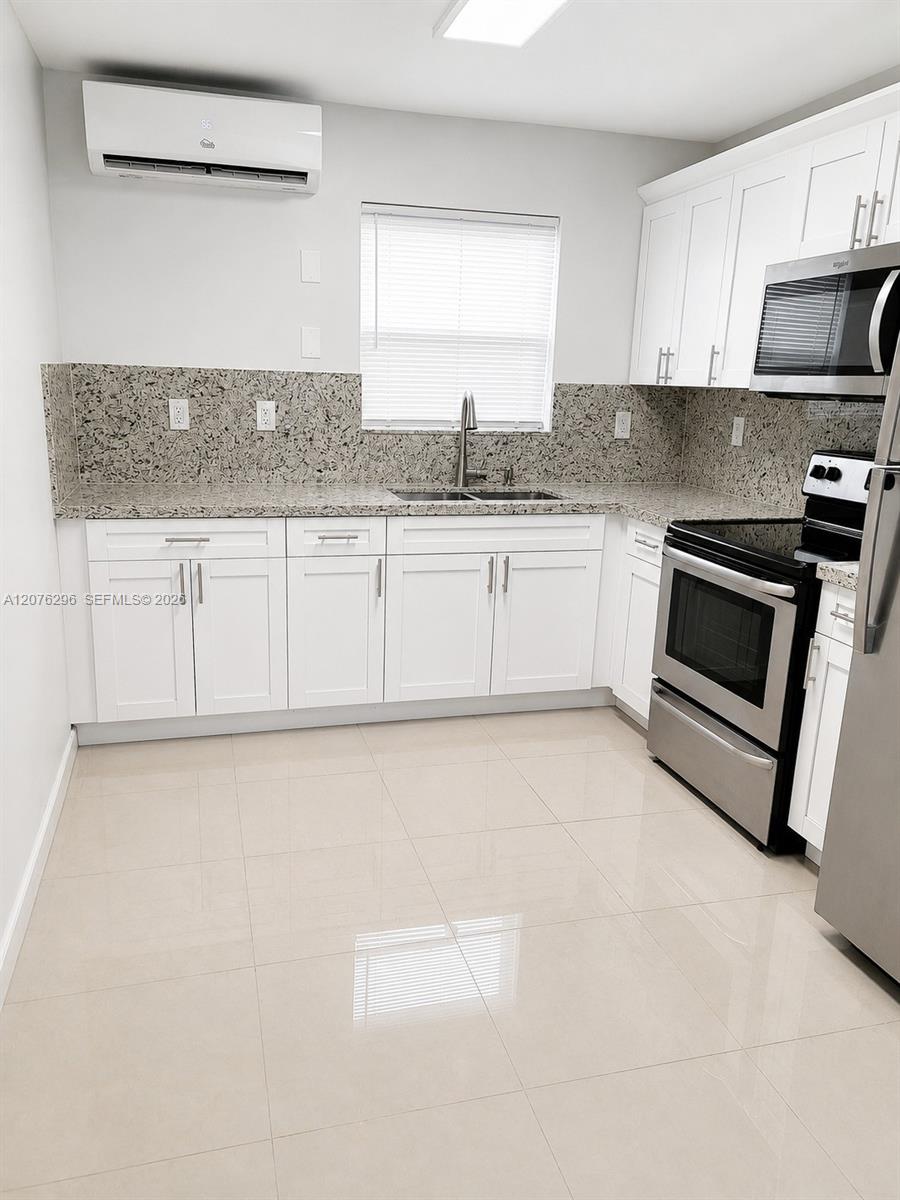 1723 Wiley St — Photo 3