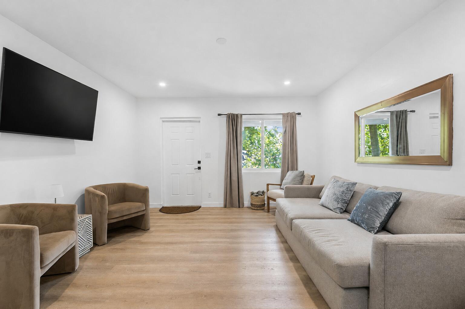 Living room -- 1544 NE 5th ave
