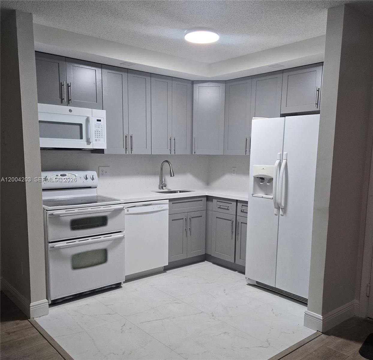 9610 S Belfort Cir # 107 — Photo 2