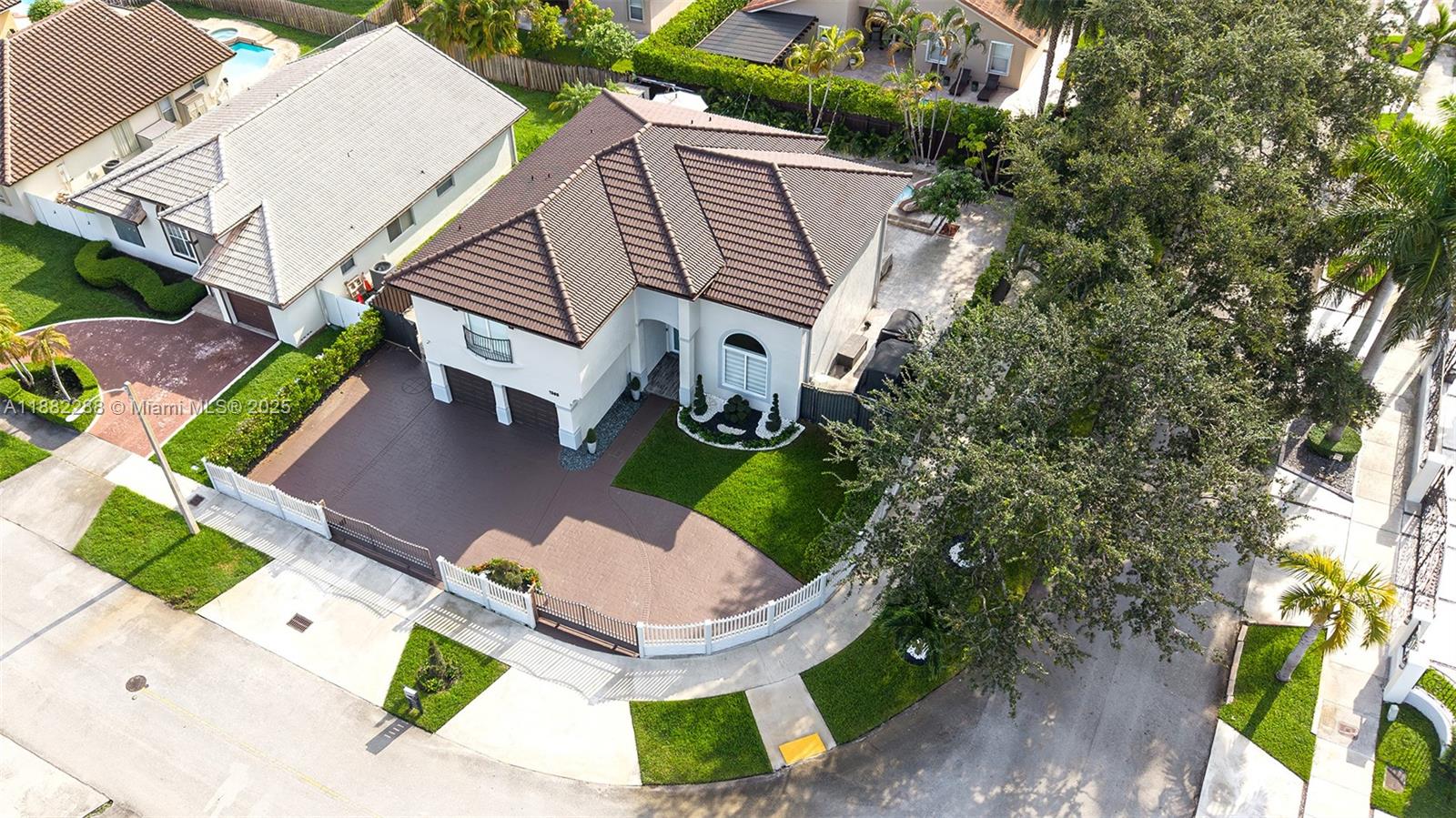 1385 SW 143rd Ct — Photo 3