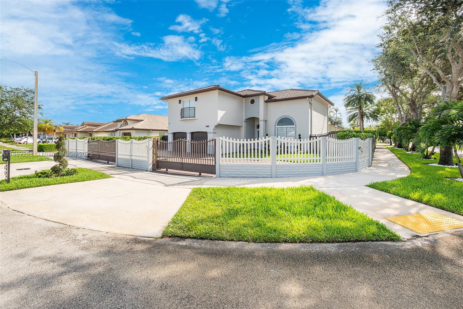 1385 SW 143rd Ct — Photo 4