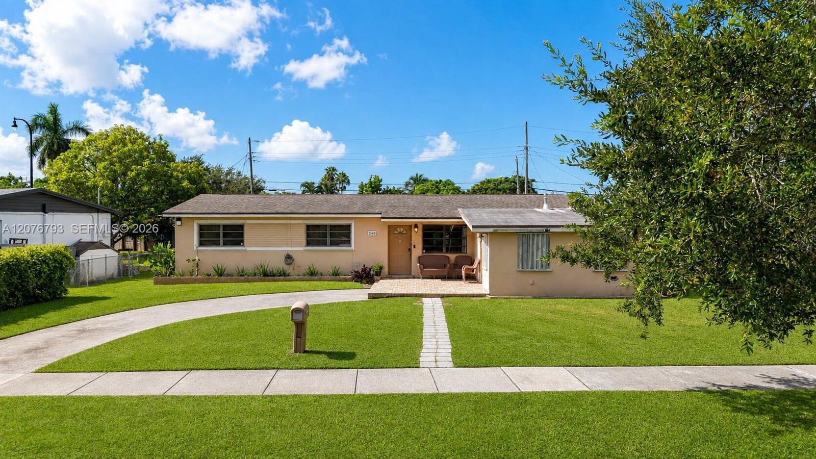 9500 Cutler Ridge Dr — Photo 2