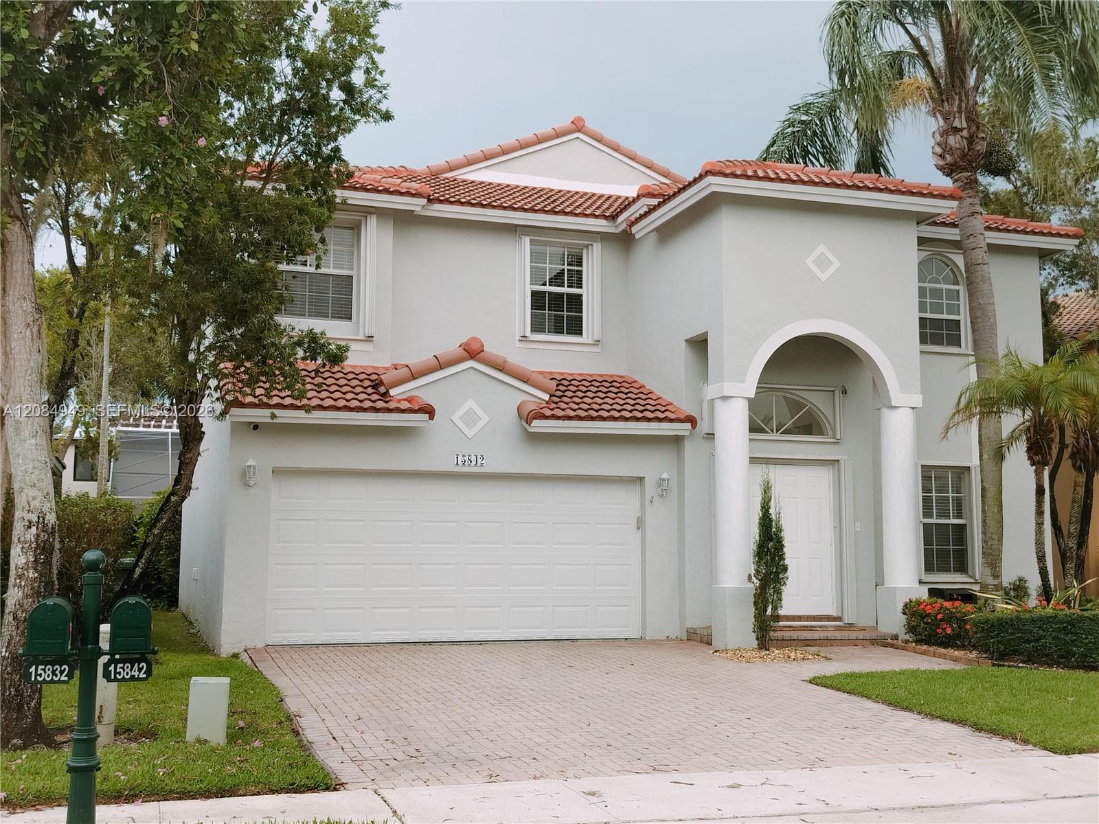 15842 SW 14th St — Photo 2