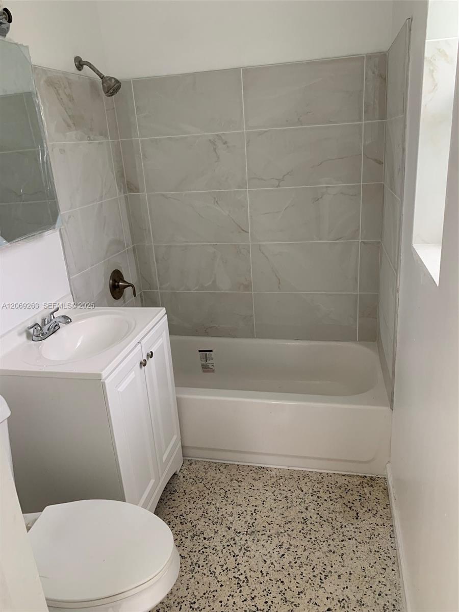 1137 NE 111th St # 1135 — Photo 4