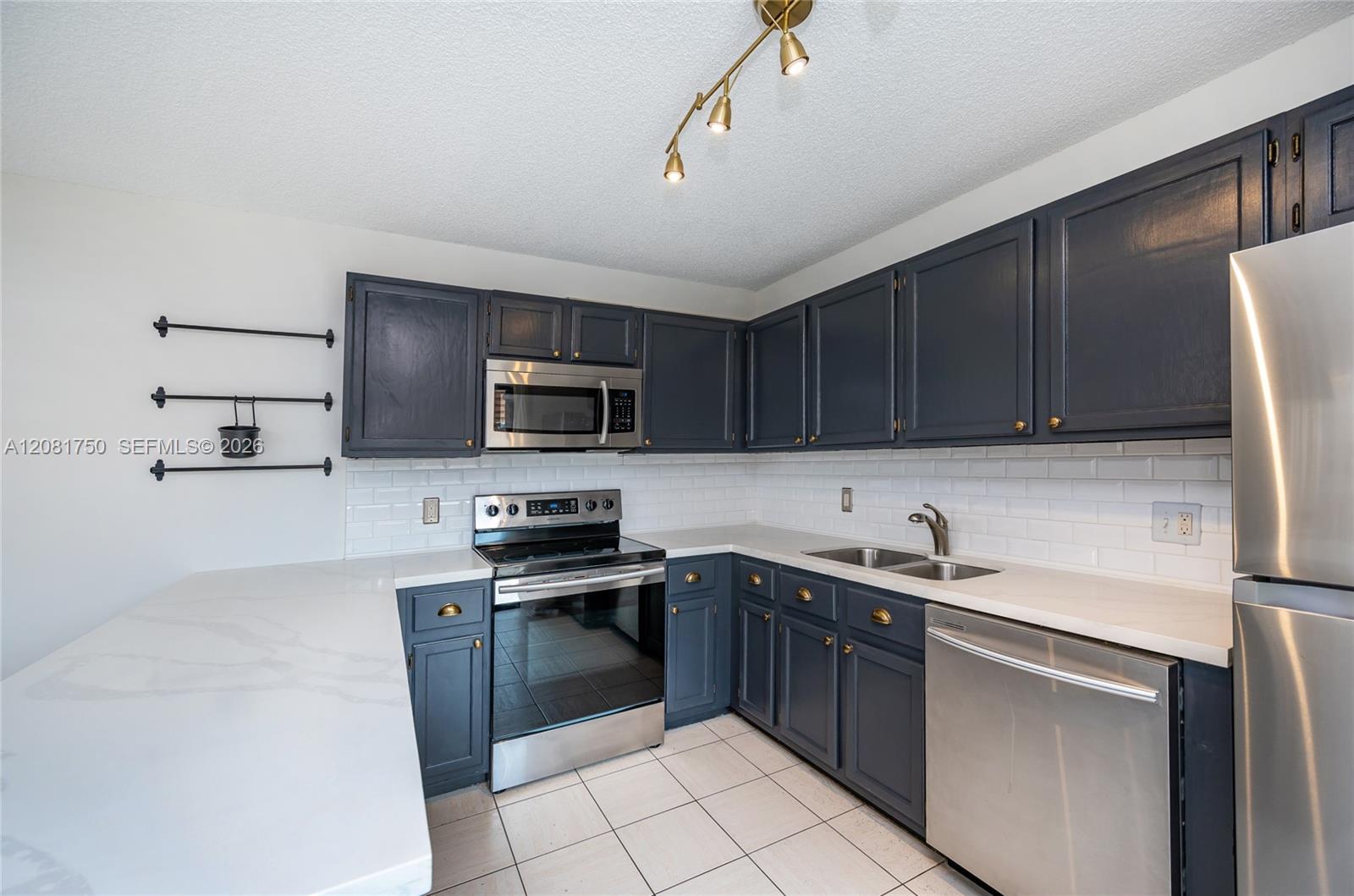 2536 Camelot Ct # 2536 — Photo 5