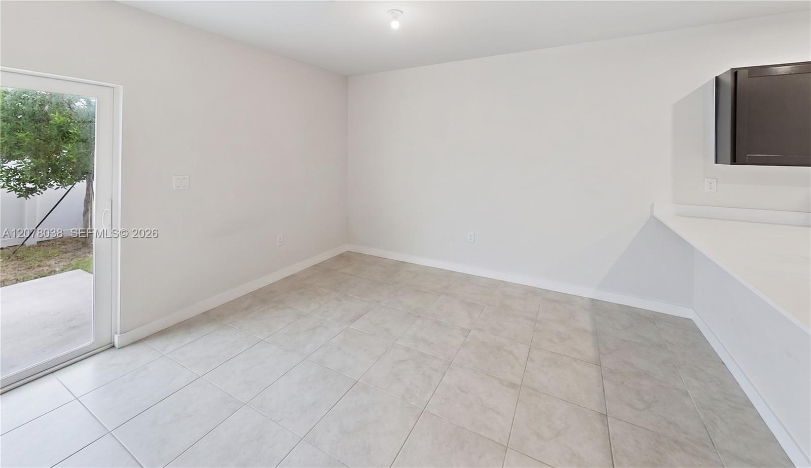 389 NW 10th Ct — Photo 4